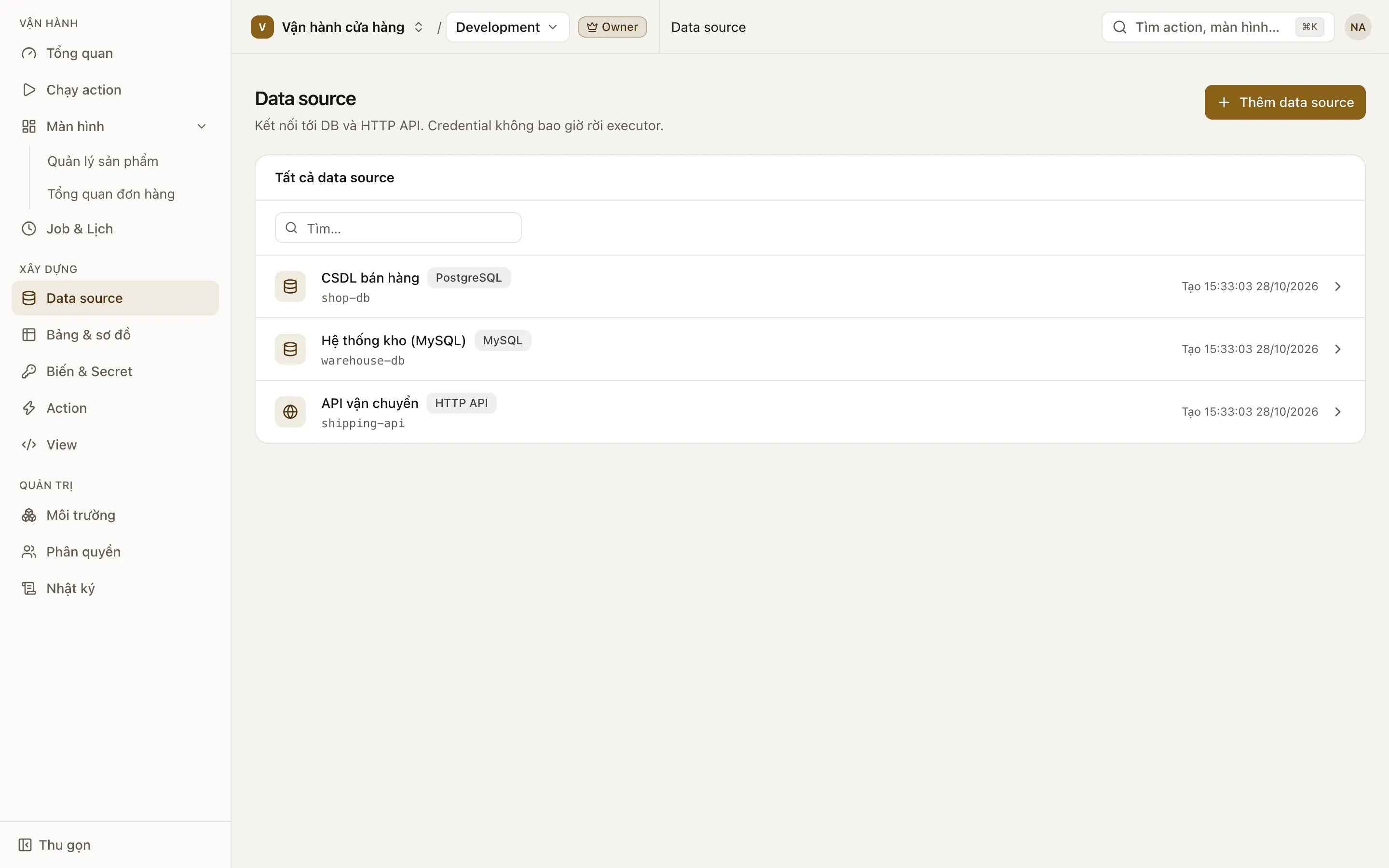 Danh sách data source của project, mỗi dòng ghi tên, slug và loại PostgreSQL, MySQL hoặc HTTP API